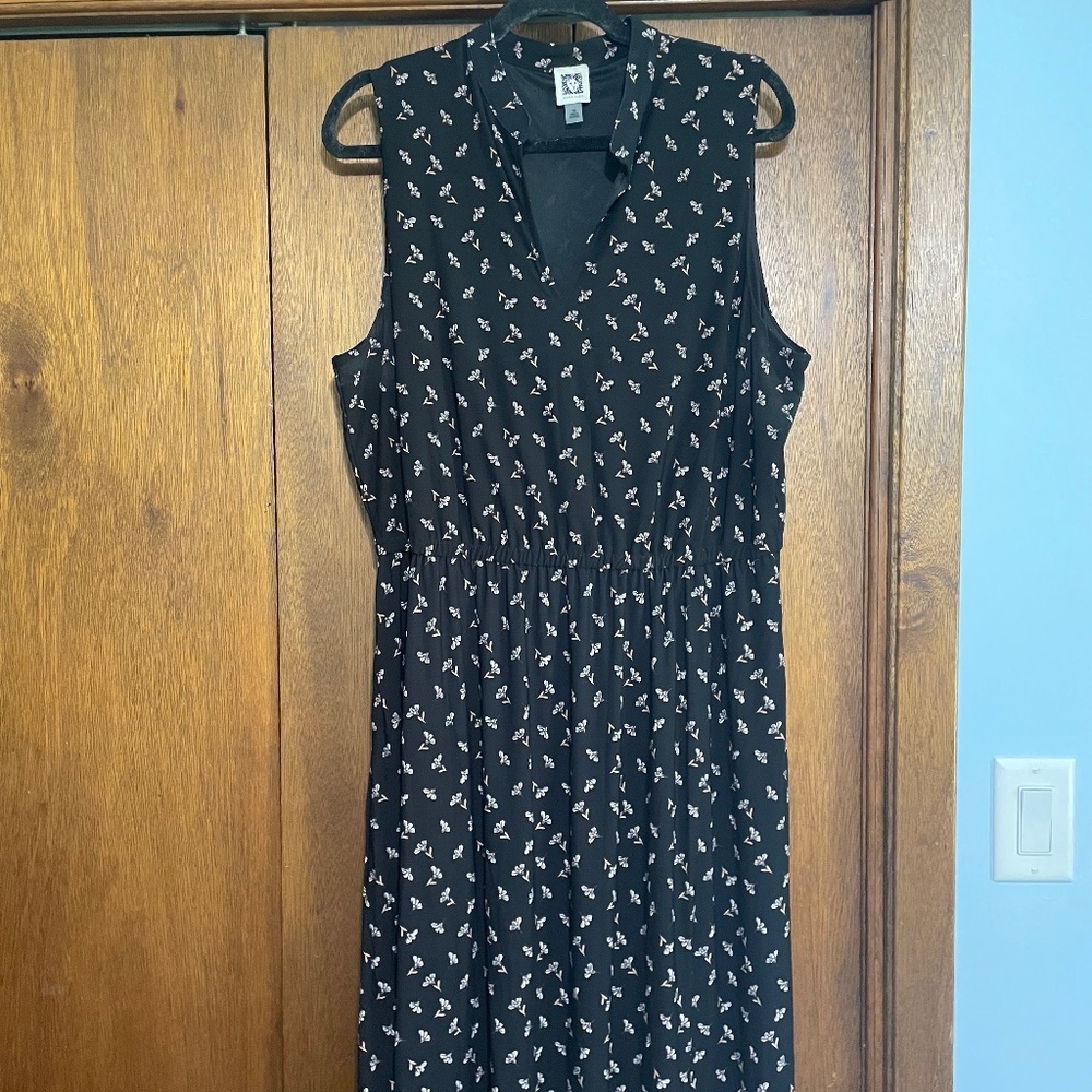 Super flattering Anne Klein dress